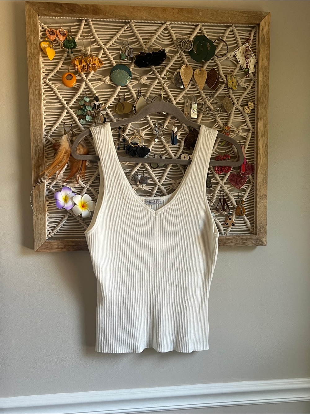 Women’s Ribbed V-Neck Tank Top in Cream